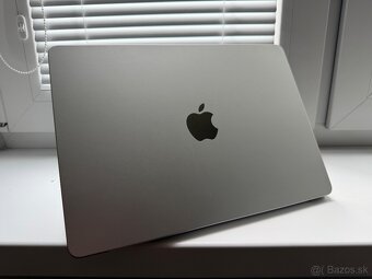 MacBook Air 13" M3 8/256GB - 2