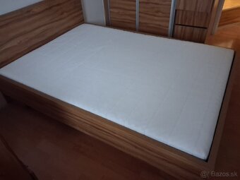Postel aj s matracom aj stolikom - 2