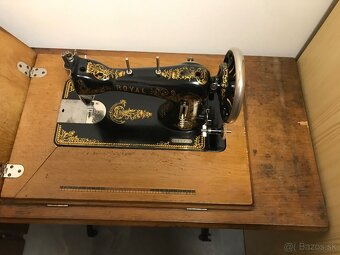 Royal šijaci stroj - 2