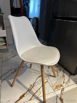 Predám jedálenské stoličky - 2