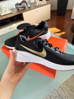 Nike bežecká dámska obuv - 2