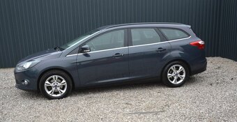 Ford Focus Array 1.6 SR voz - 2