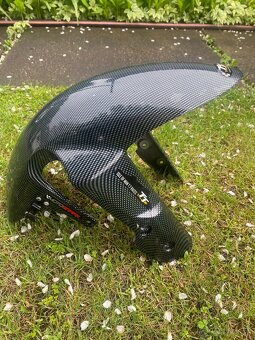 Predny blatnik GSX-R 1000 K5 - 2