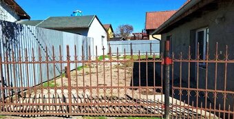 FIĽAKOVO-centrum -ÚTULNÝ 1-izbový domček na pozemku 205 m2 - 2