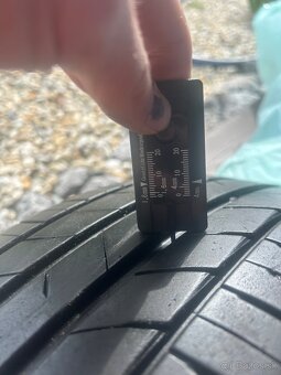 Predam letne gumy 215/65 r17 - 2