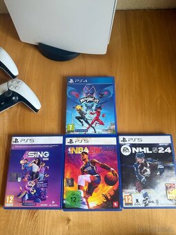 PlayStation 5 Slim + 2 ovládače + 4 hry - 2