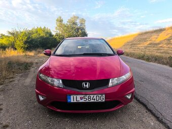 Honda Civic 8g 1.8 benzín GT - 2