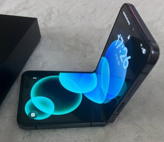Samsung Galaxy Z Flip5 RAM 8GB/512GB RAM - 2
