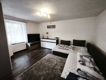PONÚKAM NA PREDAJ RODINNÝ DOM V BELUŠI - 2
