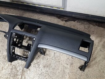 Predám originálnu palubovku Škoda Octavia 2 Facelift - 2