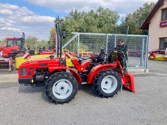 Malotraktor AGT 960 svahový speciál, otočné pracovisko, 50HP - 2