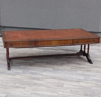 Stolík v štýle Regency. - 2