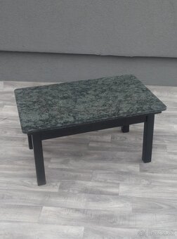 Stolík mramorový – granit – 85 cm . - 2