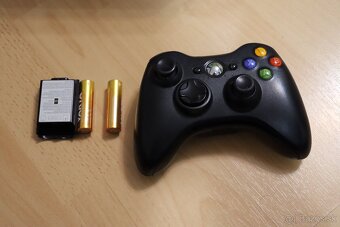 Xbox360 S 250GB + ovládač +napájaci kábel + 15hier - 2