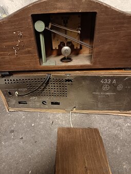 Staré Rádio Tesla plus Hodiny - 2