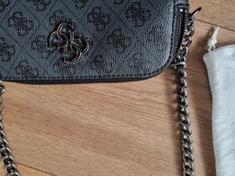 nová sivo čierna crossbody GUESS - 2