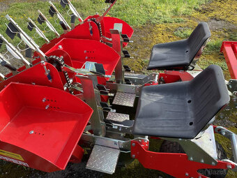 Sadič zeleniny za traktor Spapperi TU/AS MONODRIVE - 2