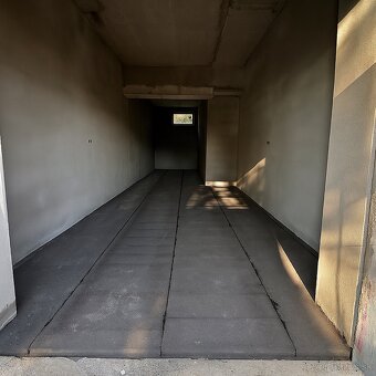 Predám GARÁŽ 25m2 Beckovska ul Trenčín - 2