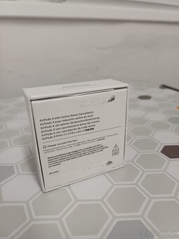 AirPods 4 s ANC - 2