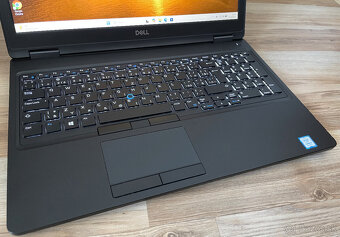 Dell Latitude 5590 - 15.6", Intel Core i5, 16GB RAM, WIN 11 - 2