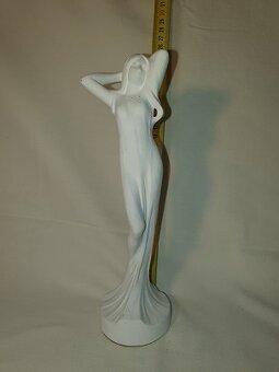 SOŠKA MLADEJ DIEVČINY – STAROŽITNOSŤ - 2