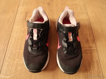Dievčenské tenisky NIKE č. 31 (19,6 - 20,2 cm) - 2