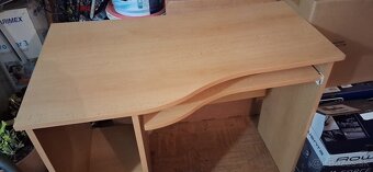 Počítačovy stolík - 2