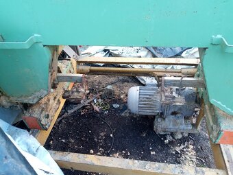 Kmeňová pásová píla - 2