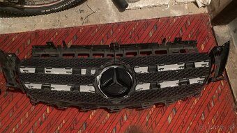 Predná maska Mercedes E - 2