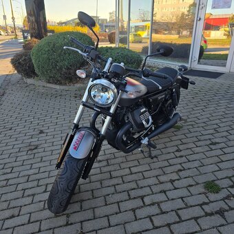 Moto Guzzi V9 Bobber - 2