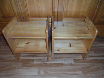 NOČNÉ STOLÍKY Z MASÍVU - 2