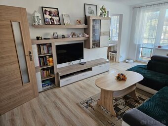 Predám slnečný priestranný 3-izbový byt v Novej Bani (74 m²) - 2