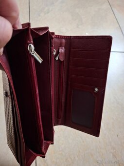 Predám novú dámsku koženú peňaženku LARA BAGS - 2