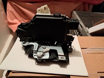 Zámok dveri prave predné dvere - 2