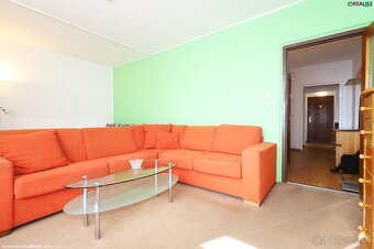 Veľkometrážny 2 izbový byt vybavený balkónom. komorou. šatní - 2