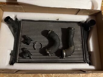 Predám chladič vzduchu (intercooler) pre VW Golf 7 - 2