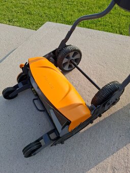 Vretenová kosačka Fiskars - 2