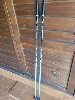 Nové nepoužité bežky (150 €) a palice (30 €) - 2