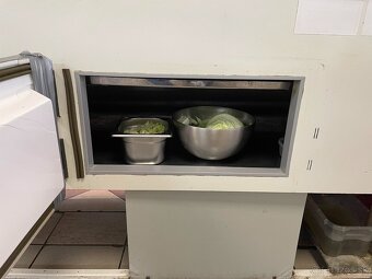 Predám chladiacu predajnú vitrínu Gastro - 2