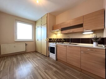 PRENÁJOM - 2,5 IZBOVÝ BYT, PARTIZÁNSKA, BARDEJOV - 2