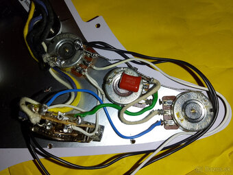 Predám nový kompletný pickguard - 2