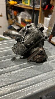 Použité čerpadlo posilňovača riadenia VW Touareg 7L. - 2