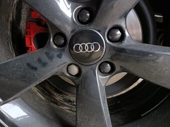 Stredové krytky - pukličky kolies AUDI - 2