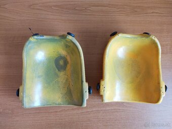 {53}  Chrániče kolien - 2