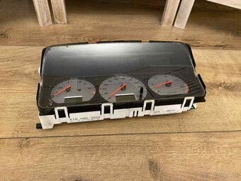 Prístrojová doska na VW PASSAT B4 variant - 2