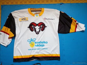 Predám hokejové dresy - 2