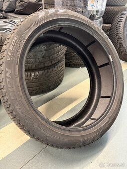 Pirelli 275/40 R22 - 2