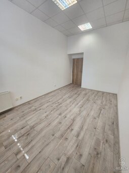 Kancelária v centre Popradu – na prenájom - 2