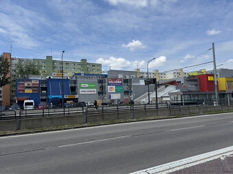Prenájom obchodných priestorov od 24 m² v OD Saratov II v me - 2