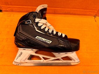 BRANKÁŘSKÉ BRUSLE BAUER SUPREME S27,vel. 36/3 EE - 2